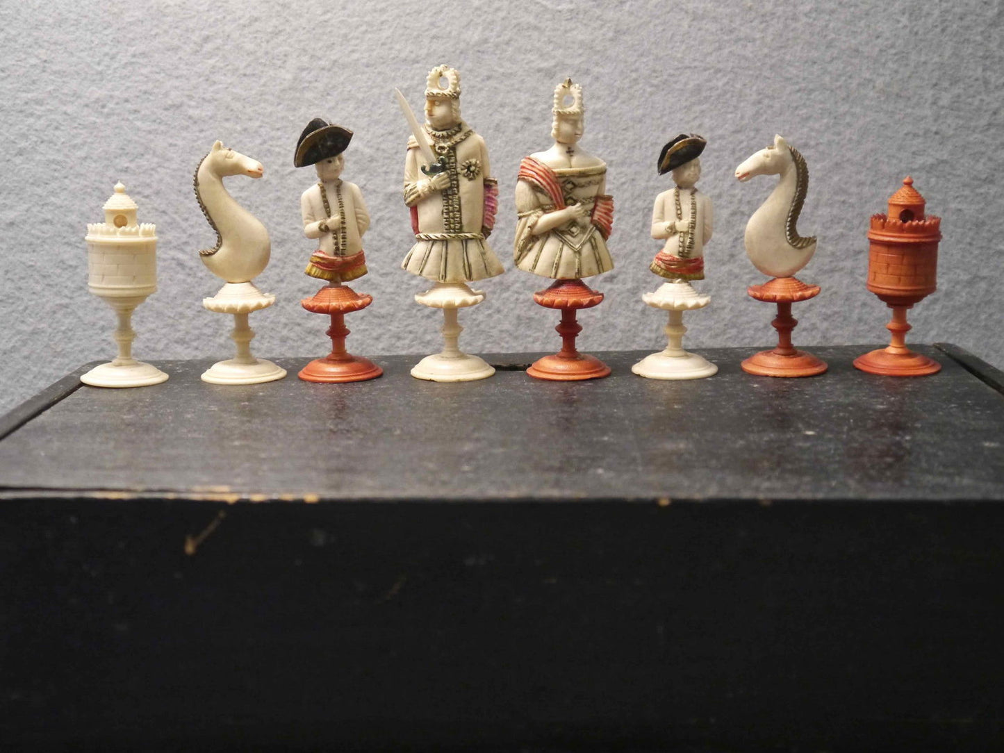 Geislingen Bone Figural Chess Set, 18th century - Luke Honey | Antiques, Chess, Backgammon & Games