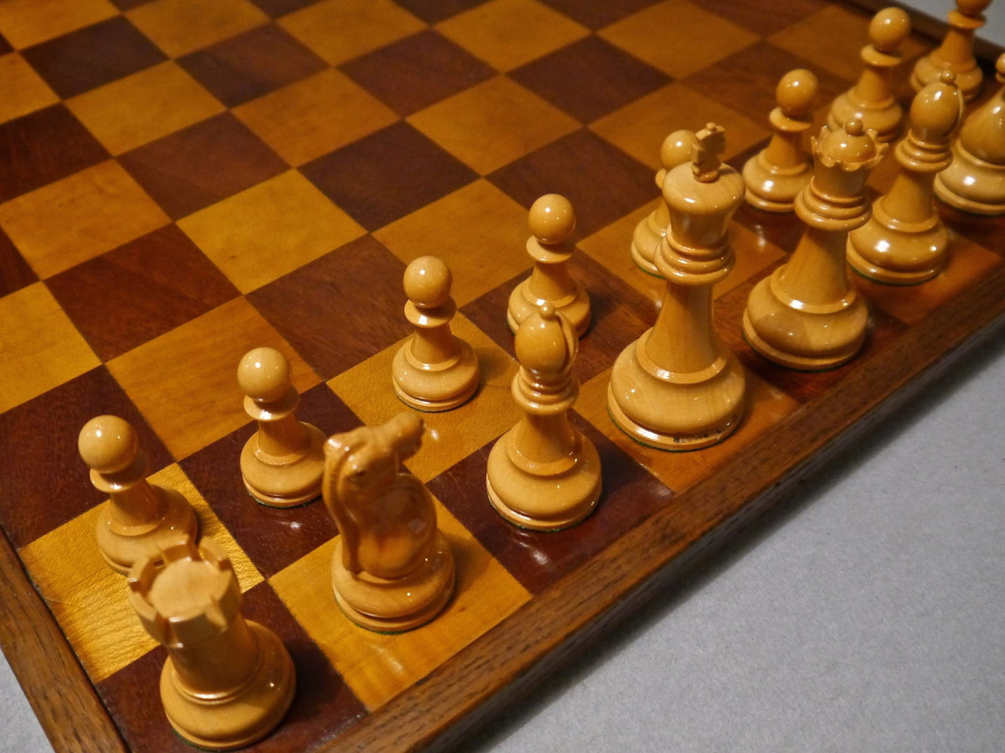 Second World War Jaques Staunton Chess Set - Luke Honey | Antiques, Chess, Backgammon & Games