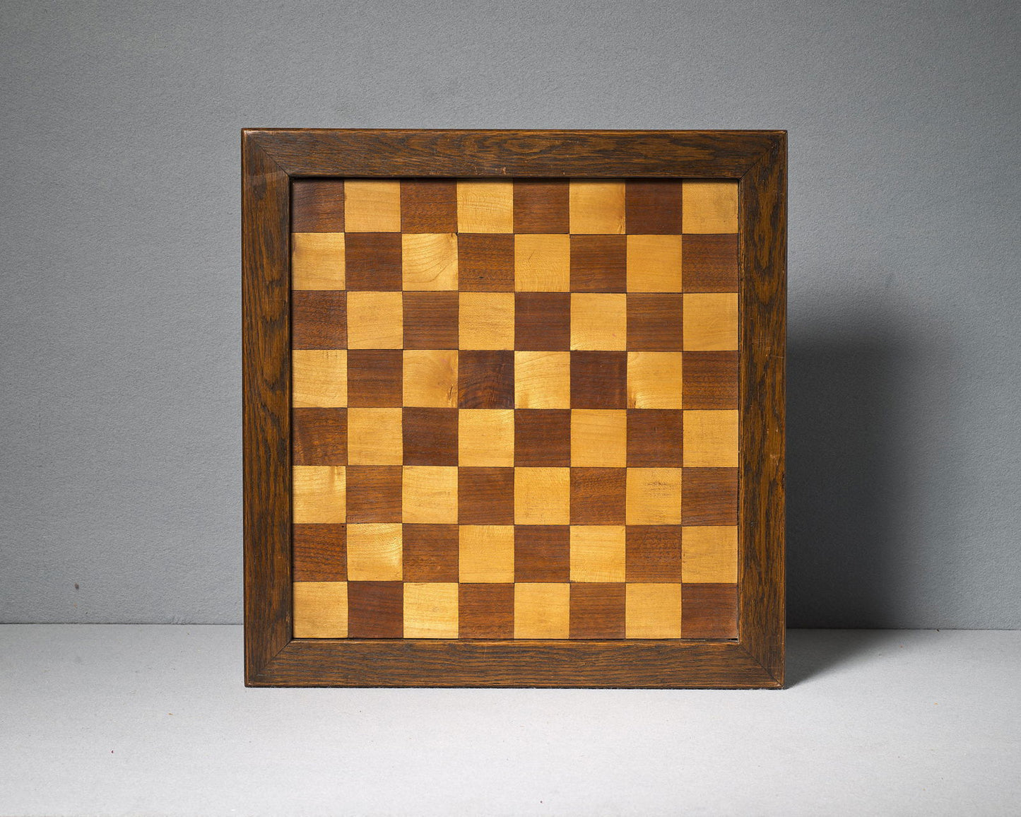 A Stylish Oak bordered Chess Board, circa 1925 - Luke Honey | Antiques, Chess, Backgammon & Games