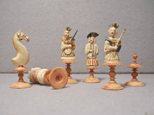 Geislingen Bone Chess Set, 18th century - Luke Honey | Antiques, Chess, Backgammon & Games