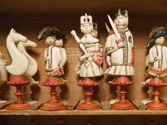 Geislingen Bone Figural Chess Set, 18th century - Luke Honey | Antiques, Chess, Backgammon & Games