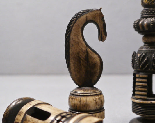 “Spanish Pulpit” Bone Chess Set, circa 1800 - Luke Honey | Antiques, Chess, Backgammon & Games