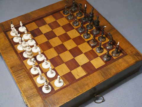 German Selenus Bone Chess Set, 18th century