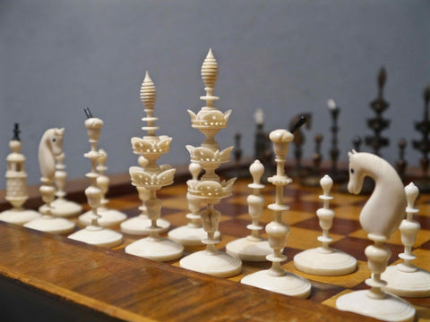 German Selenus Bone Chess Set, 18th century